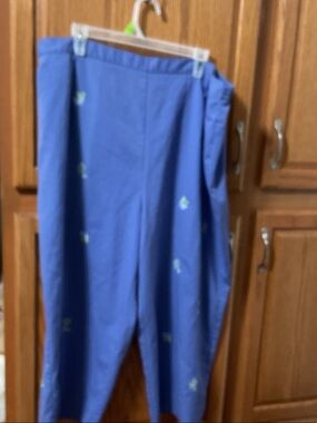 Alfred Dunner Periwinkle Embroidered Capris size 24W women’s